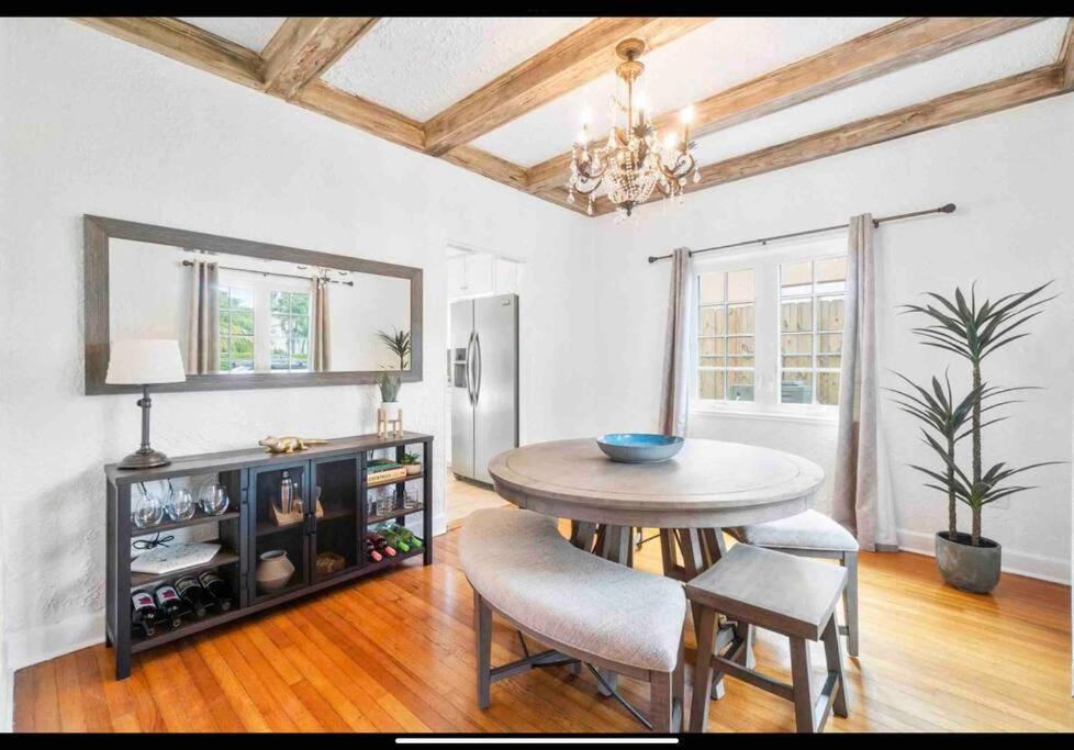 Photo of Livingroom in Old Northwood