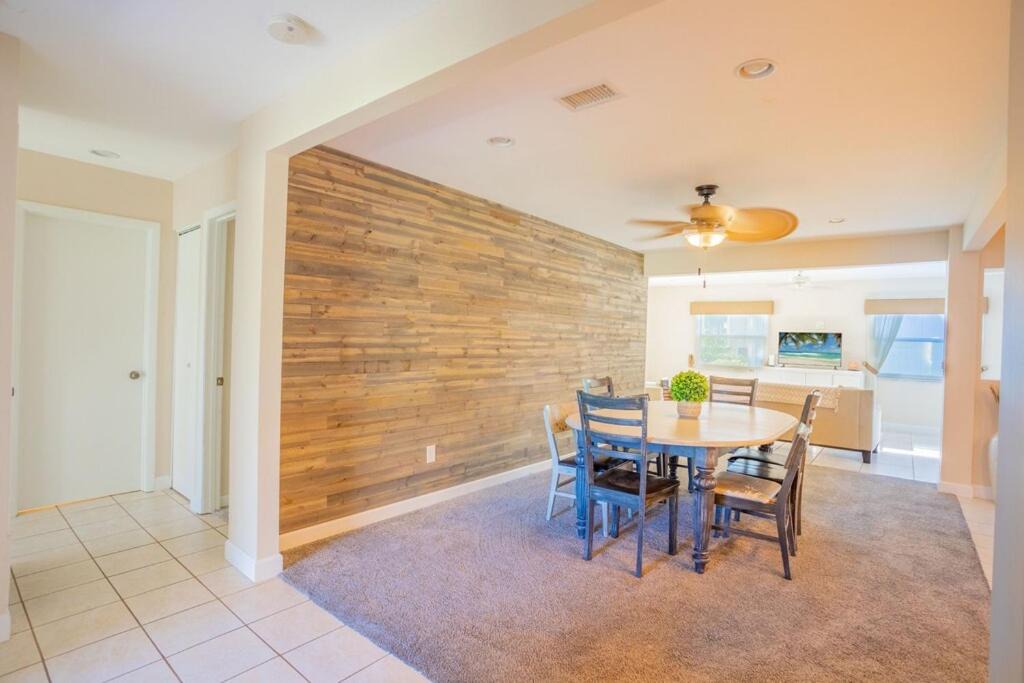 Photo of Livingroom in Gulf Cove