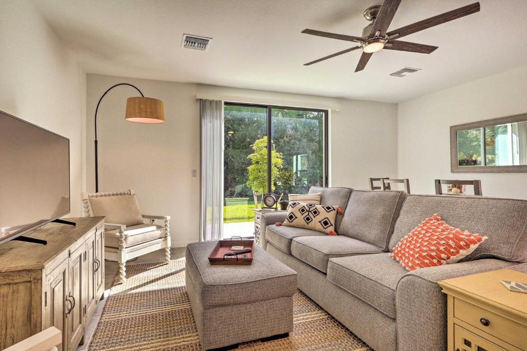 Photo of Livingroom in River Hall