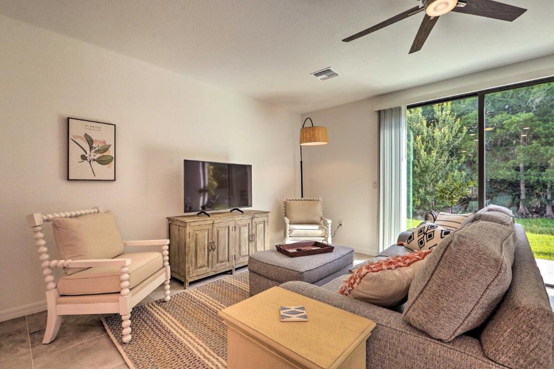 Photo of Livingroom in River Hall