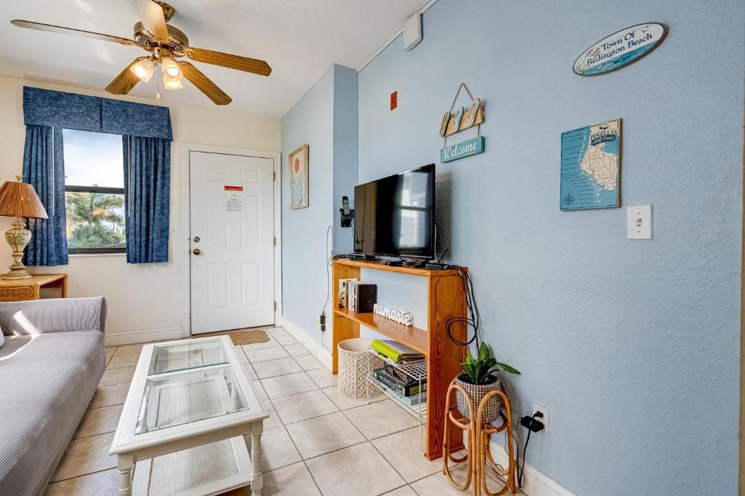 Photo of Livingroom in Redington Beach