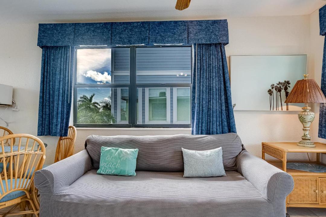 Photo of Livingroom in Redington Beach