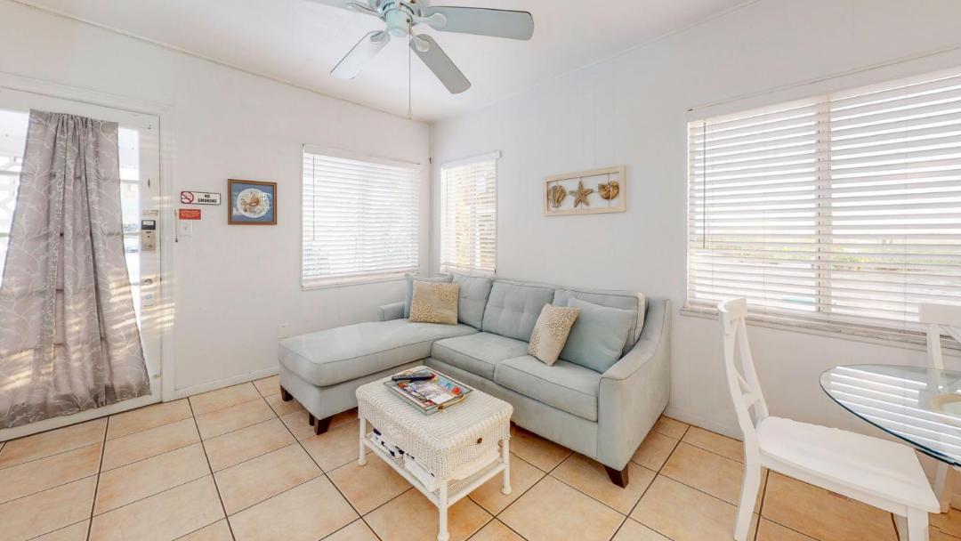 Photo of Livingroom in Treasure Island