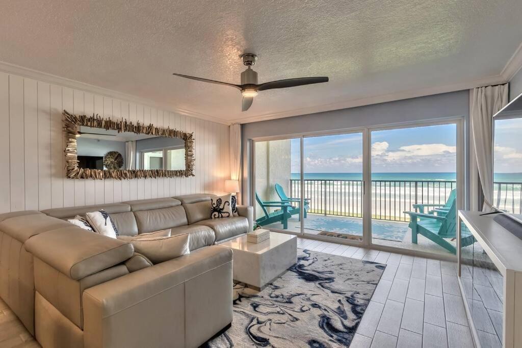 Photo of Livingroom in New Smyrna Beach