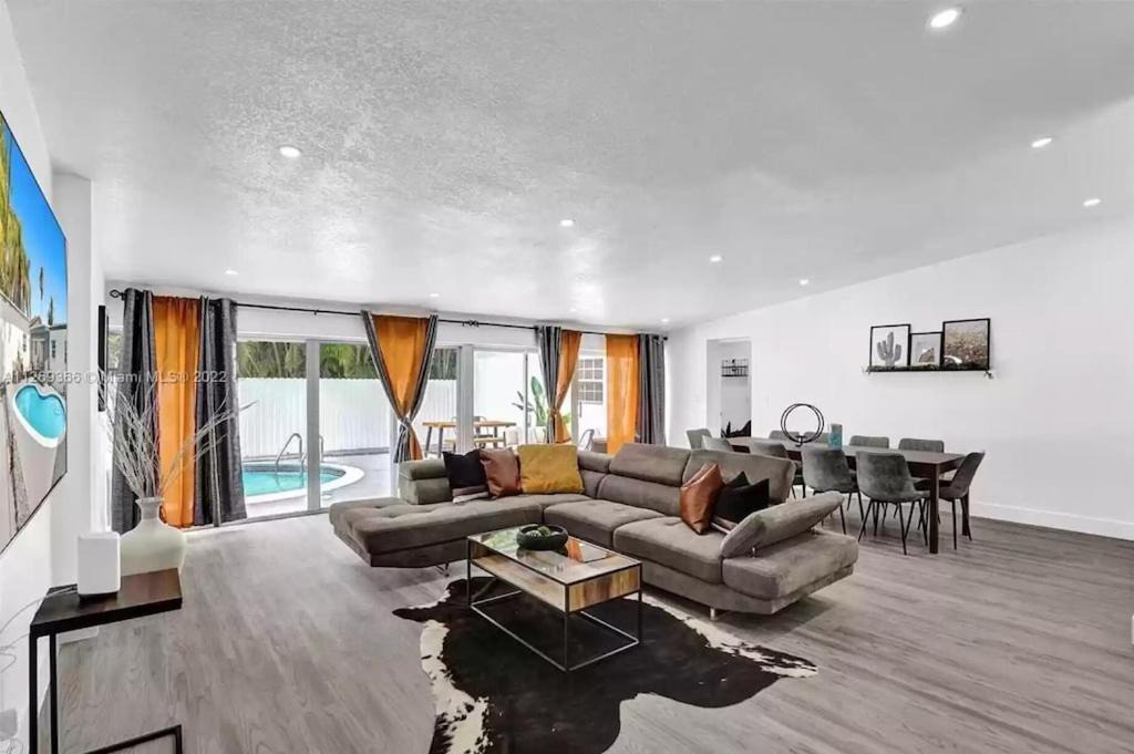 Photo of Livingroom in Ives Estates