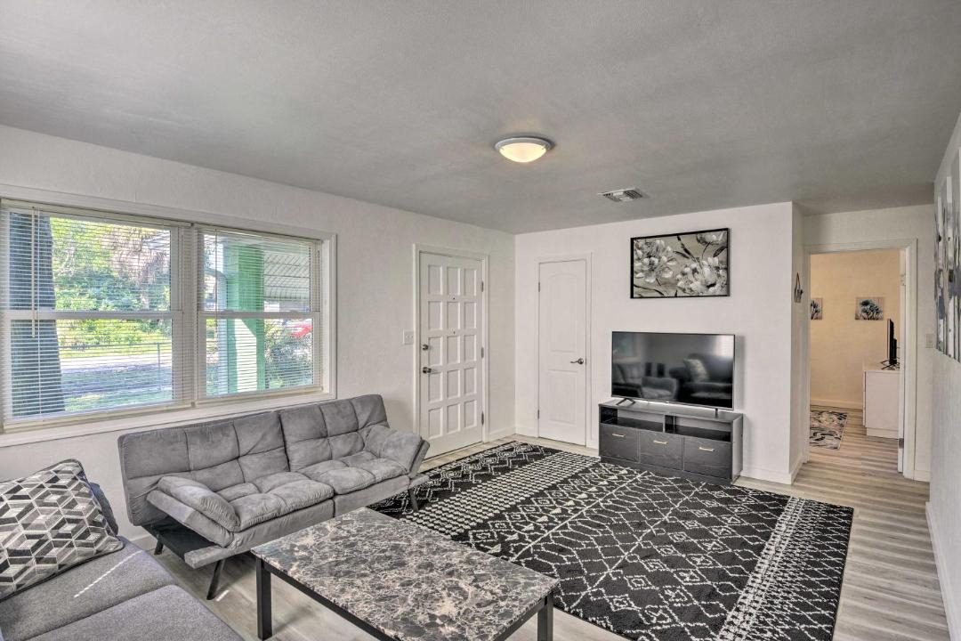 Photo of Livingroom in Kingston