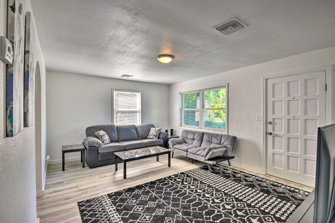 Photo of Livingroom in Kingston