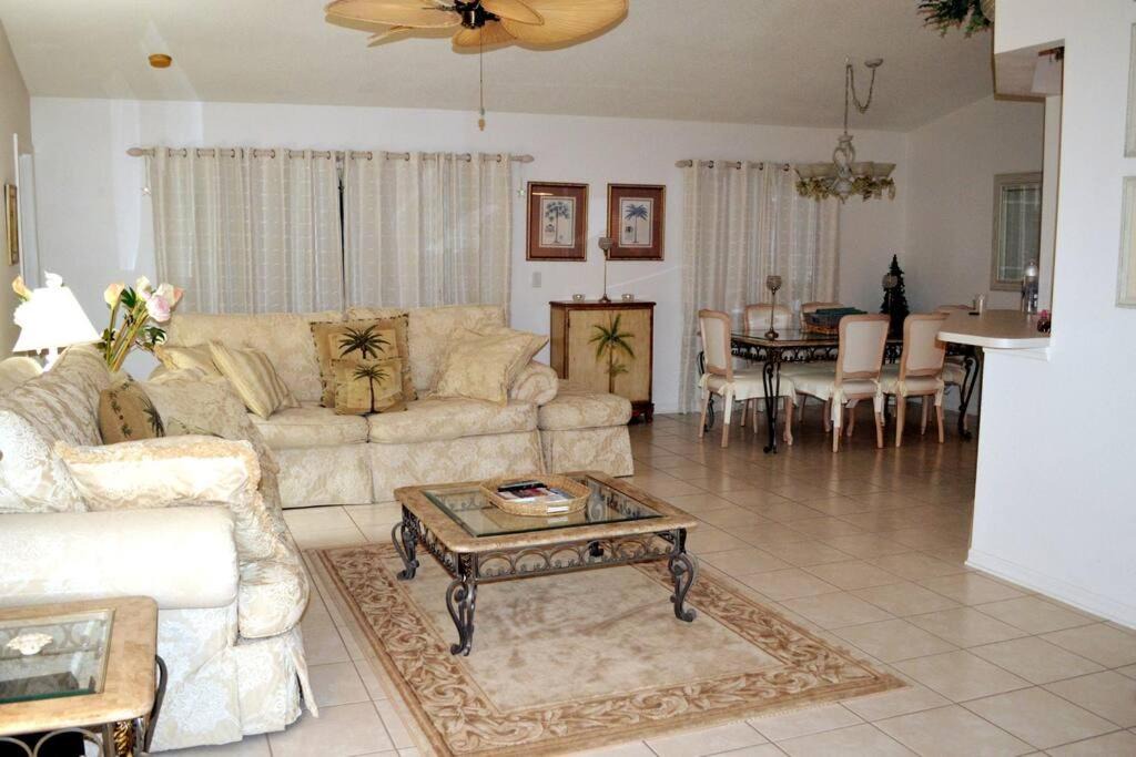 Photo of Livingroom in Sabal Harbour