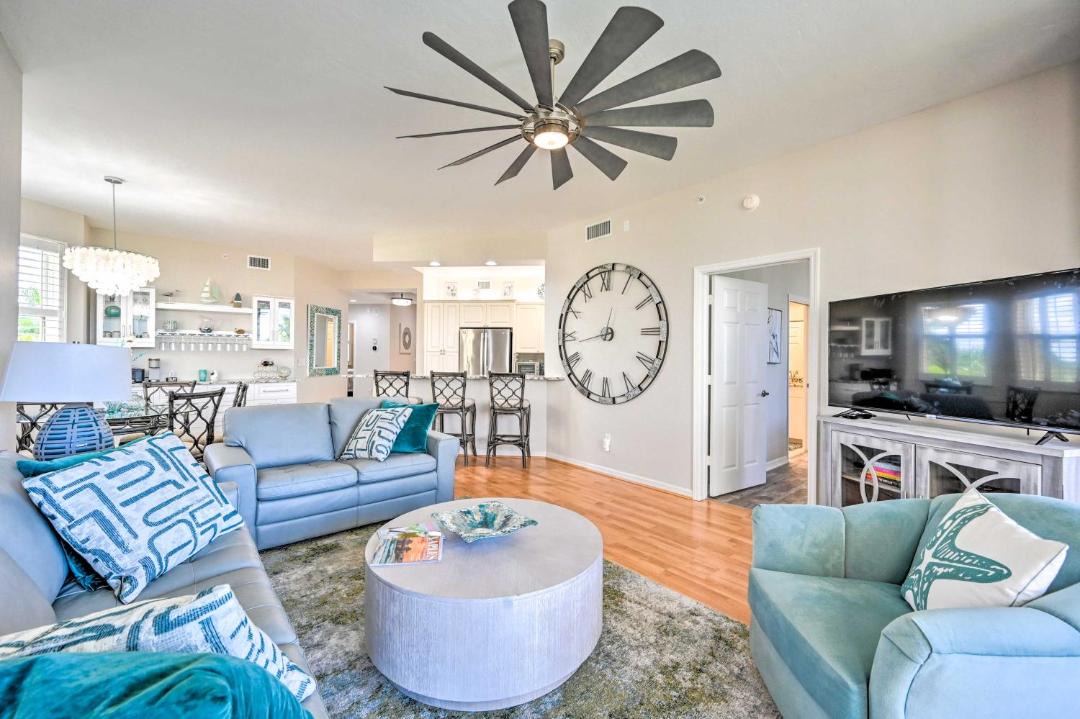 Photo of Livingroom in Vanderbilt Beach