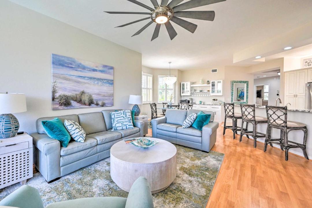 Photo of Livingroom in Vanderbilt Beach