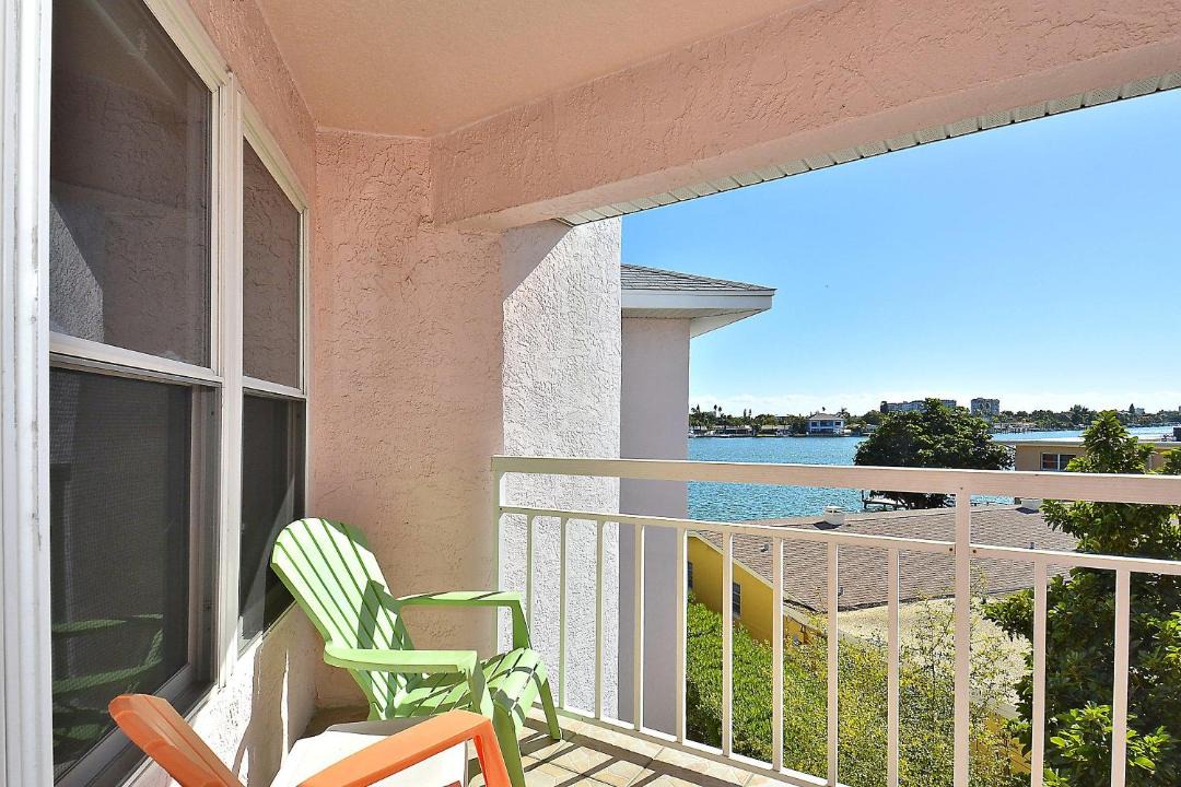 Photo of Patio Balcony in Treasure Island