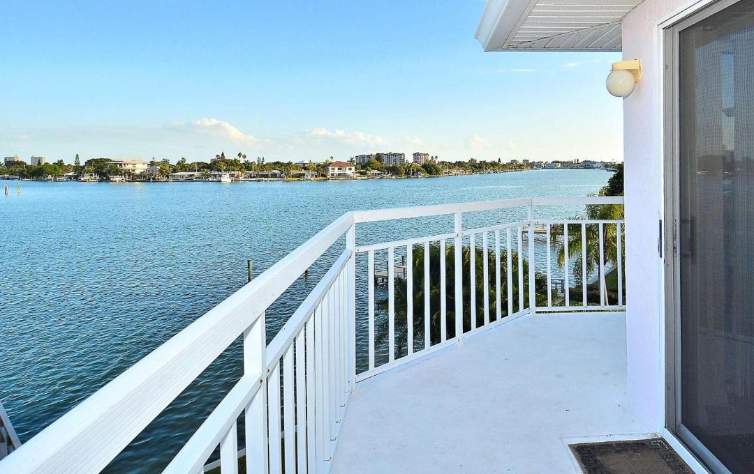 Photo of Patio Balcony in Treasure Island