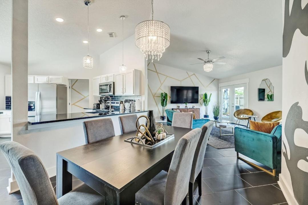 Photo of Livingroom in Westside