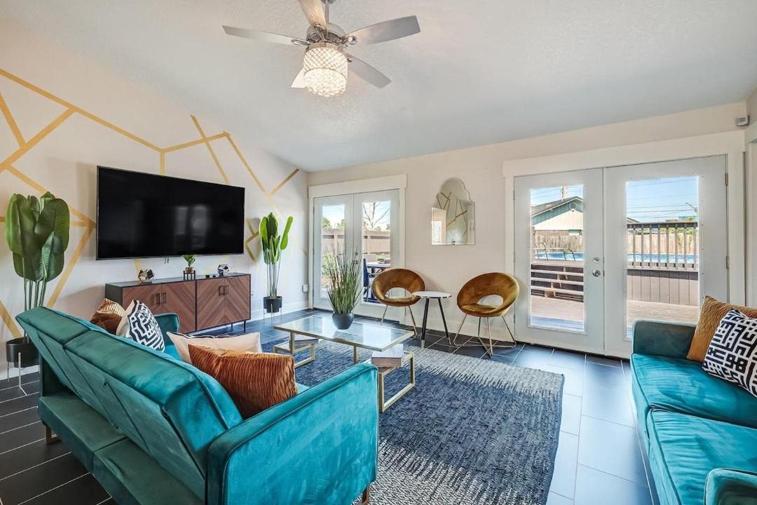 Photo of Livingroom in Westside