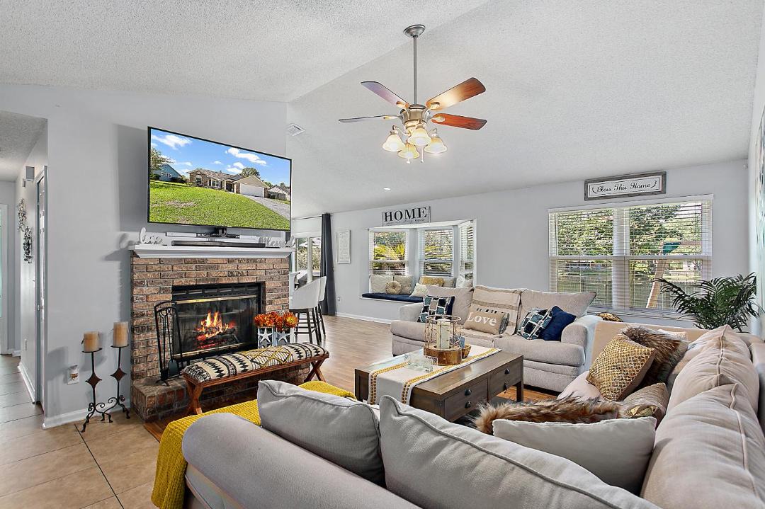Photo of Livingroom in Jacksonville