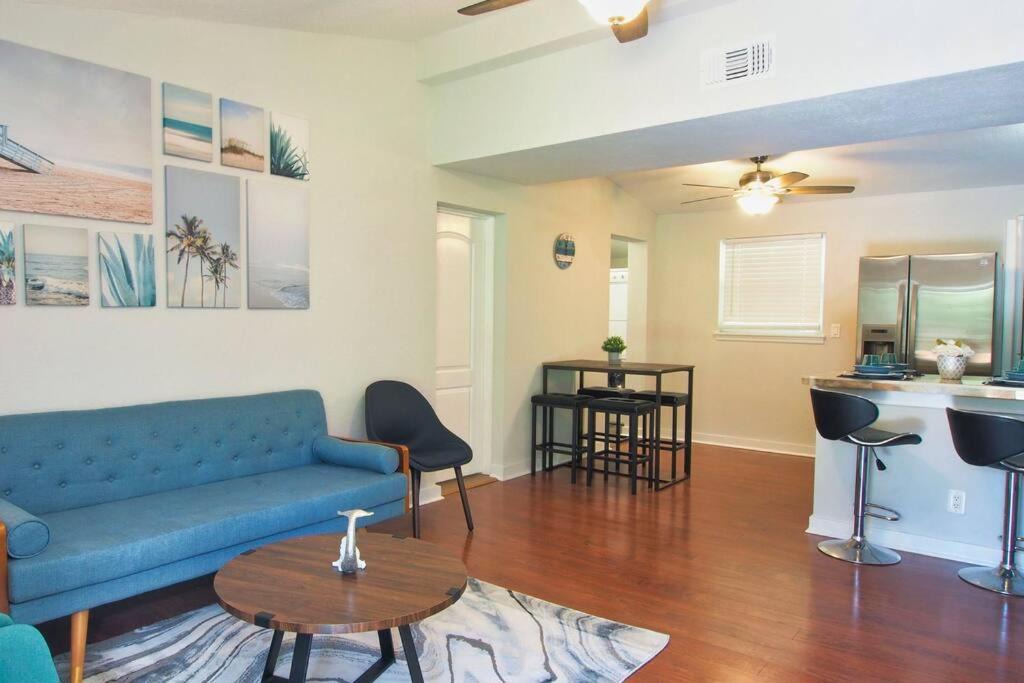 Photo of Livingroom in Sandalwood