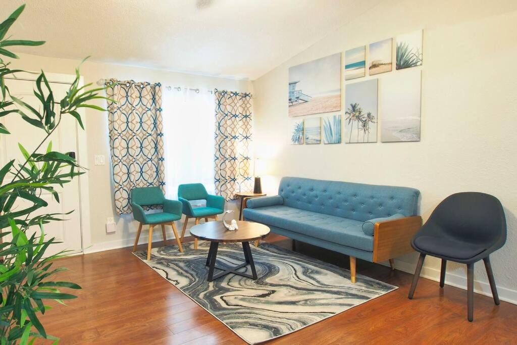Photo of Livingroom in Sandalwood