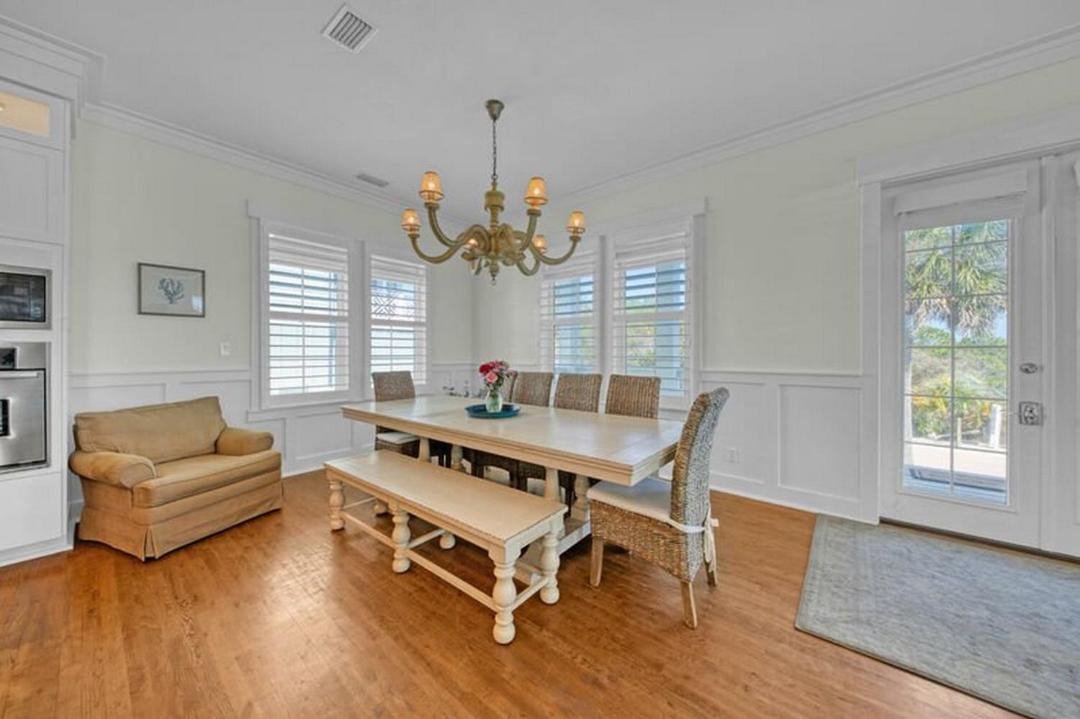 Photo of Livingroom in Dune Allen Beach