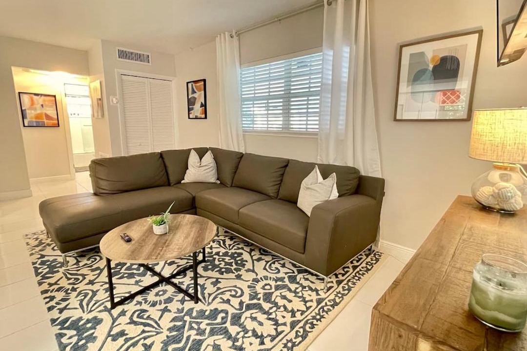 Photo of Livingroom in Lauderdale Beach