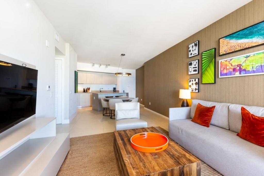 Photo of Livingroom in Hollywood South Central Beach