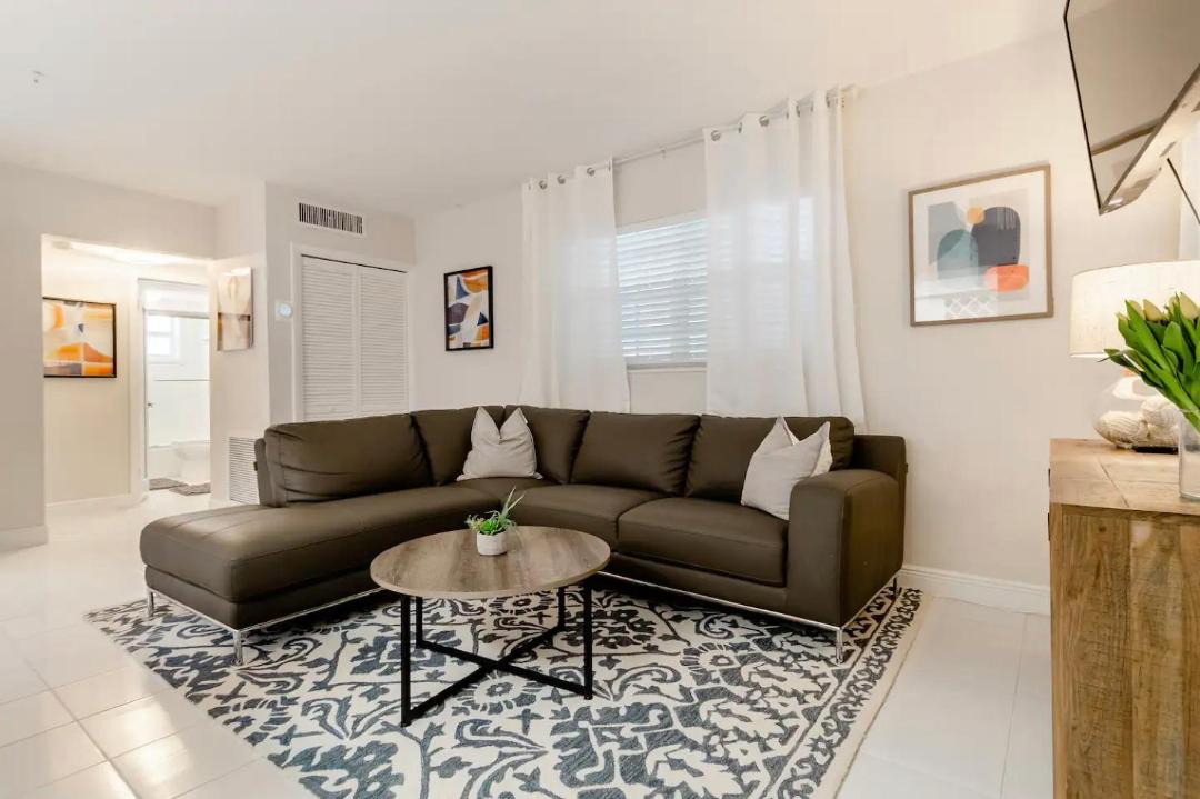 Photo of Livingroom in Lauderdale Beach
