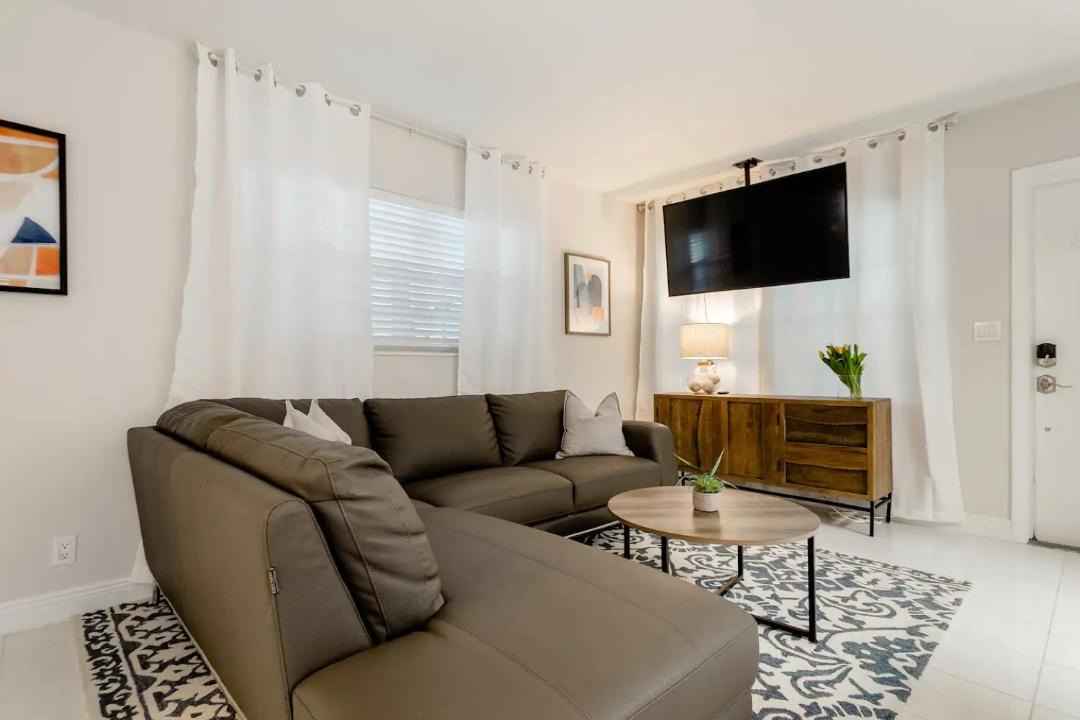 Photo of Livingroom in Lauderdale Beach