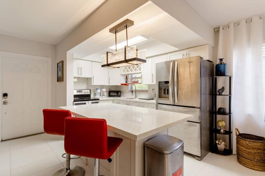 Photo of Livingroom in Lauderdale Beach
