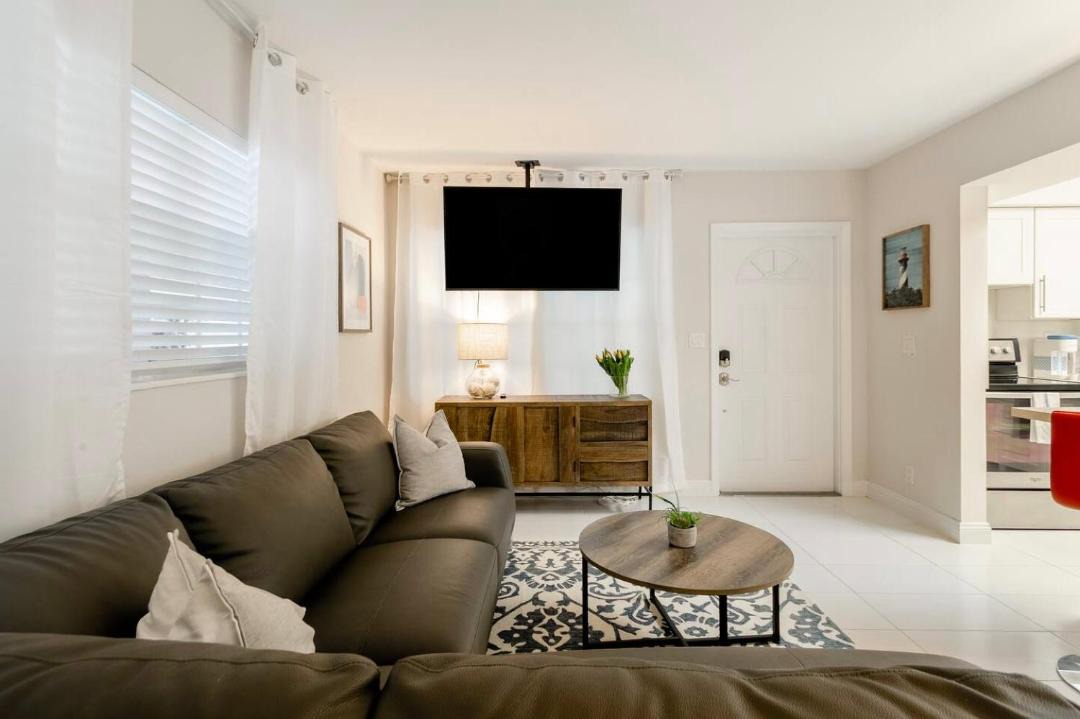 Photo of Livingroom in Lauderdale Beach