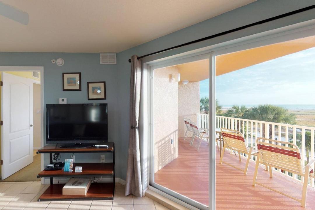 Photo of Patio Balcony in Treasure Island