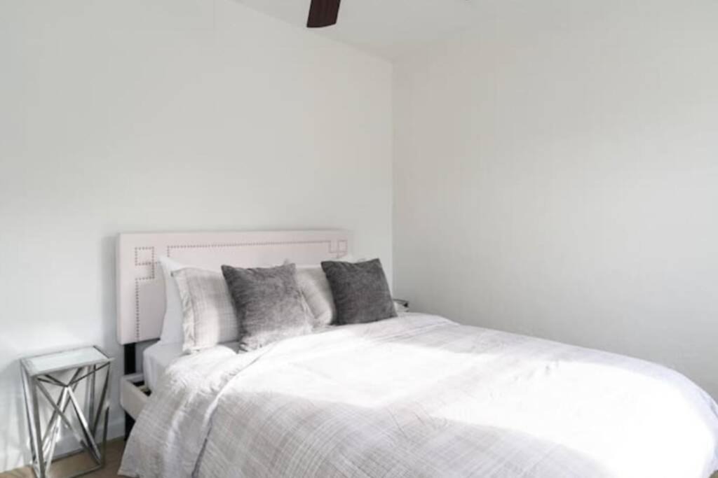 Photo of Bedroom in Downtown Hollywood