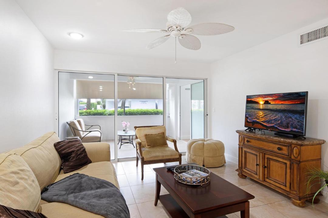 Photo of Livingroom in Old Naples