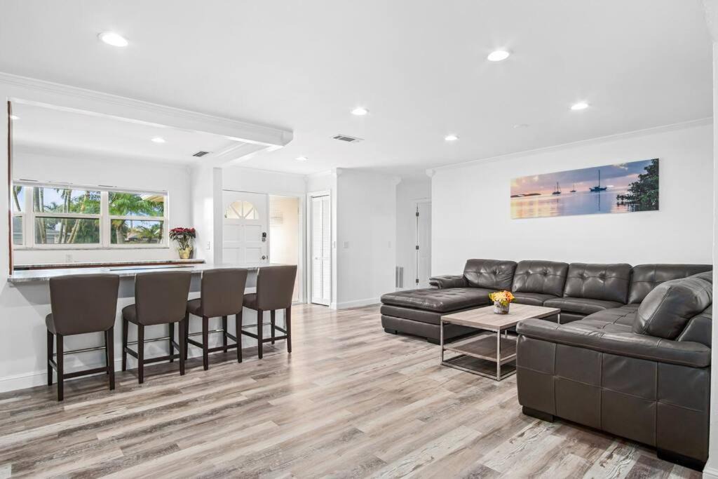 Photo of Livingroom in Palm River Estates