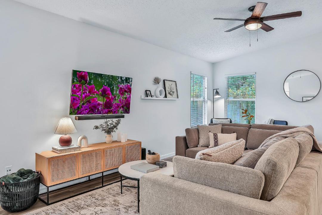 Photo of Livingroom in North Beach