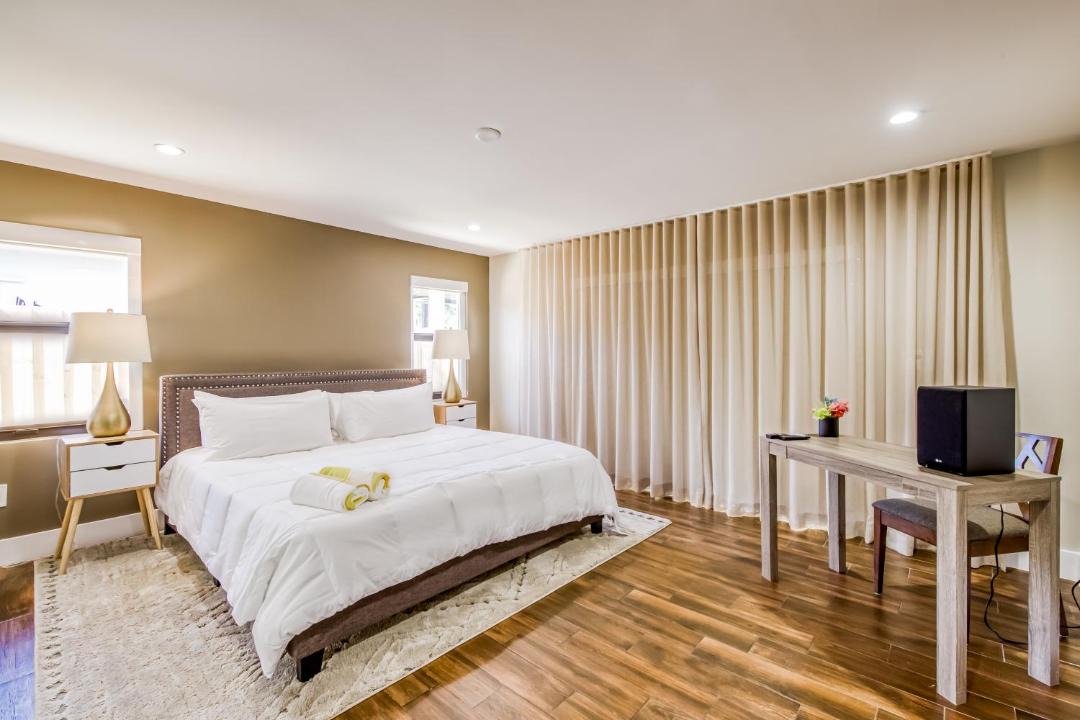Photo of Bedroom in Riviera Estates