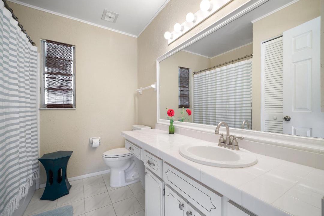 Photo of Bathroom in Venice Gardens