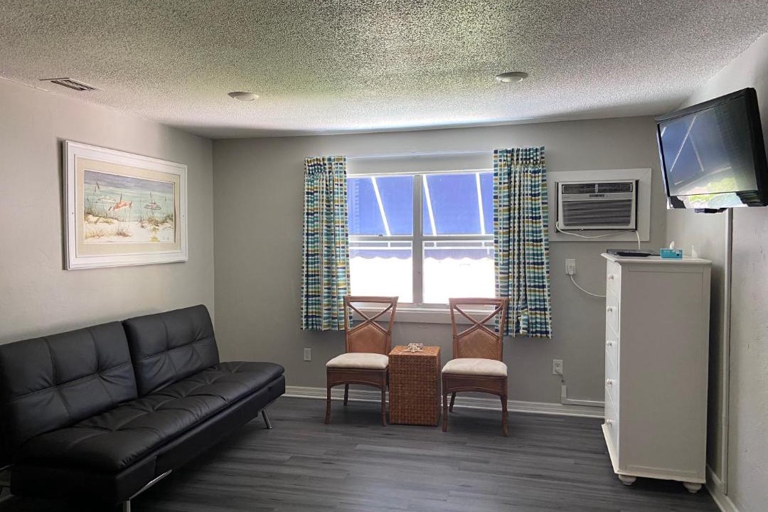 Photo of Livingroom in Mid Island