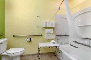 Photo of Bathroom in Lehigh Acres