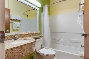 Photo of Bathroom in Lehigh Acres