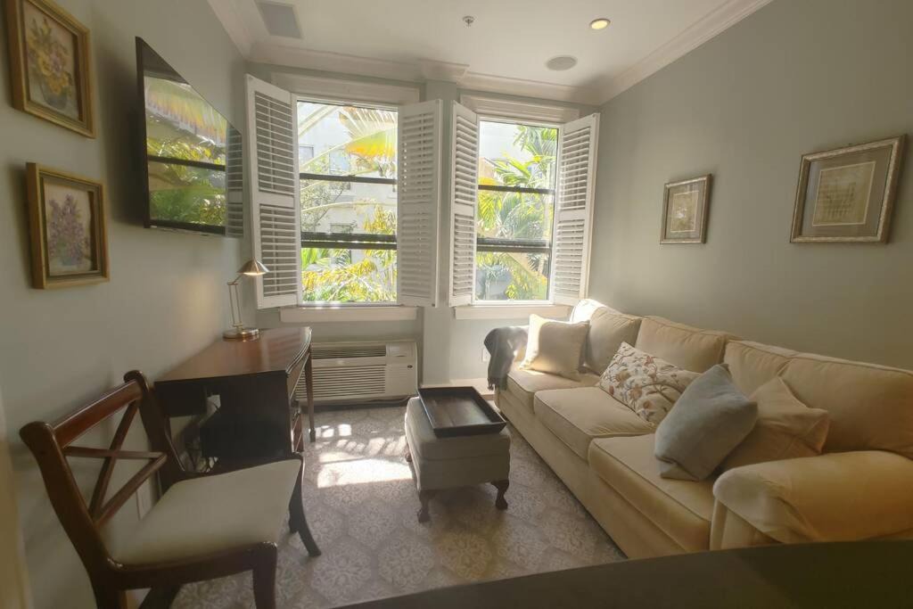 Photo of Livingroom in Palm Beach - West Palm Beach
