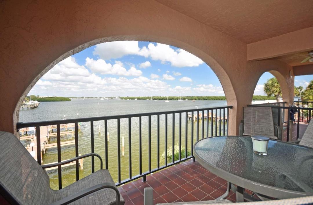 Photo of Patio Balcony in Englewood
