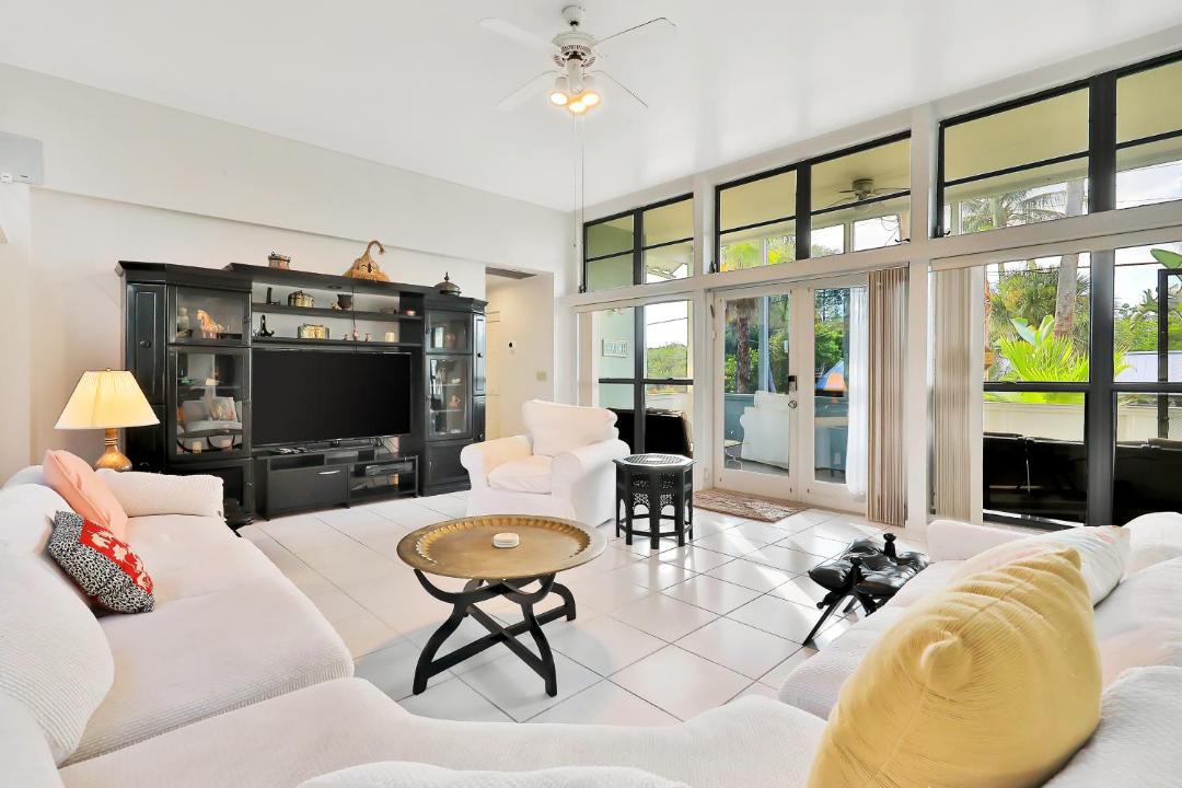 Photo of Livingroom in Longbeach Village