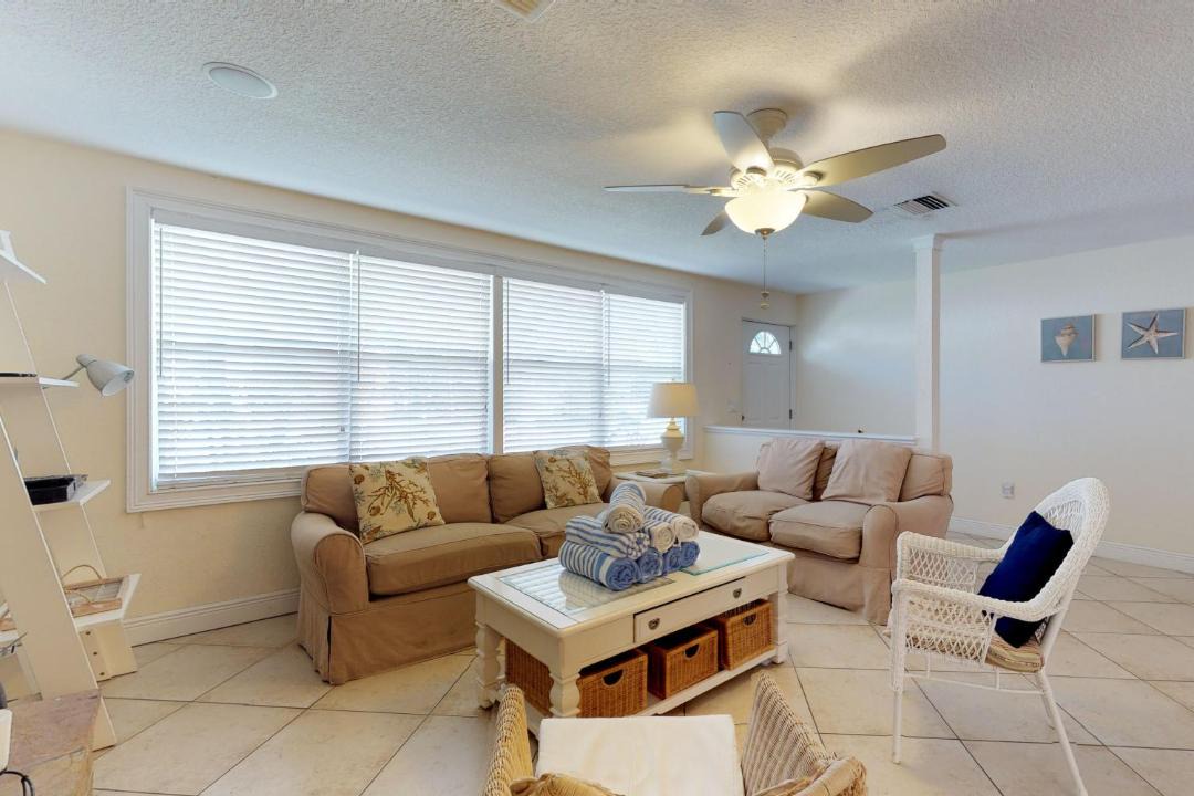 Photo of Livingroom in Holmes Beach