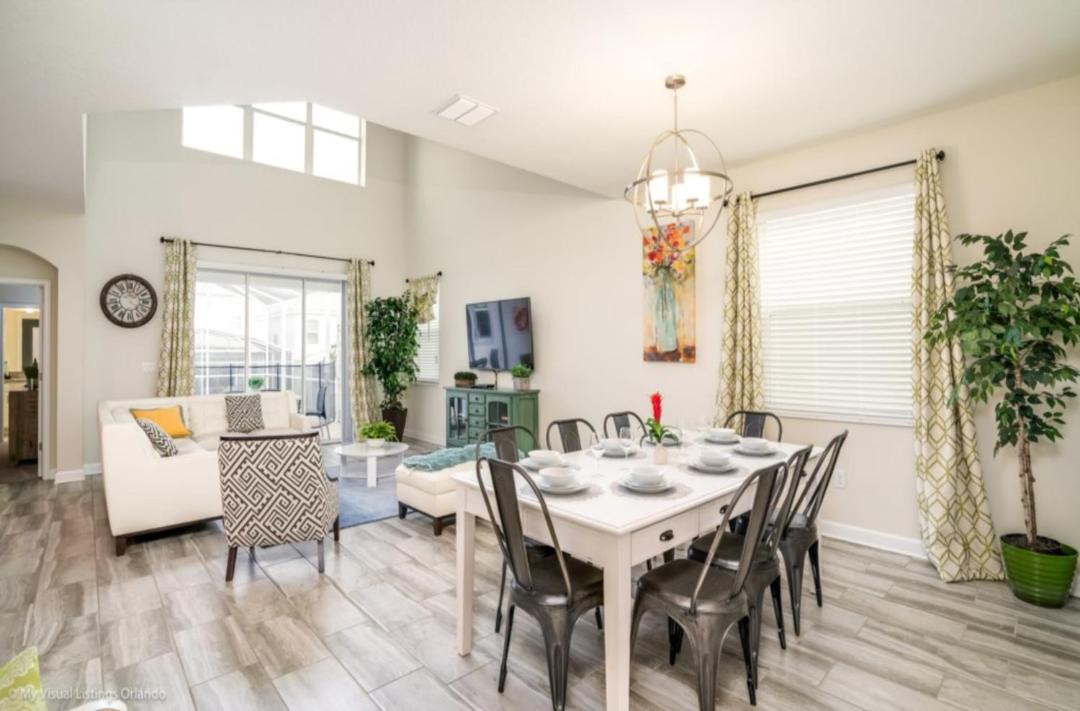 Photo of Livingroom in Davenport