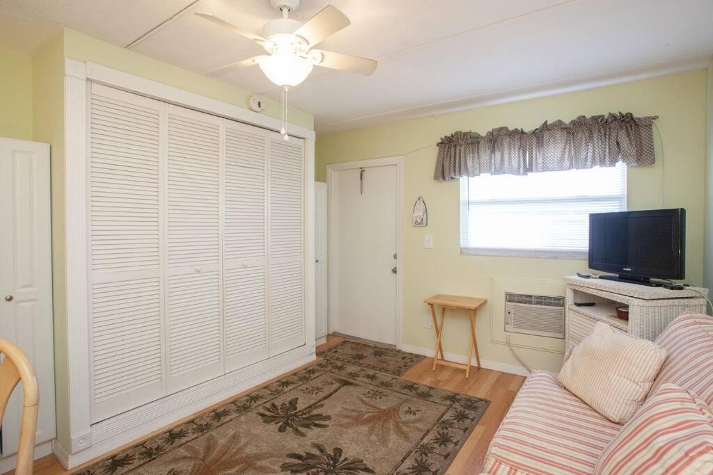 Photo of Livingroom in Golden Beach