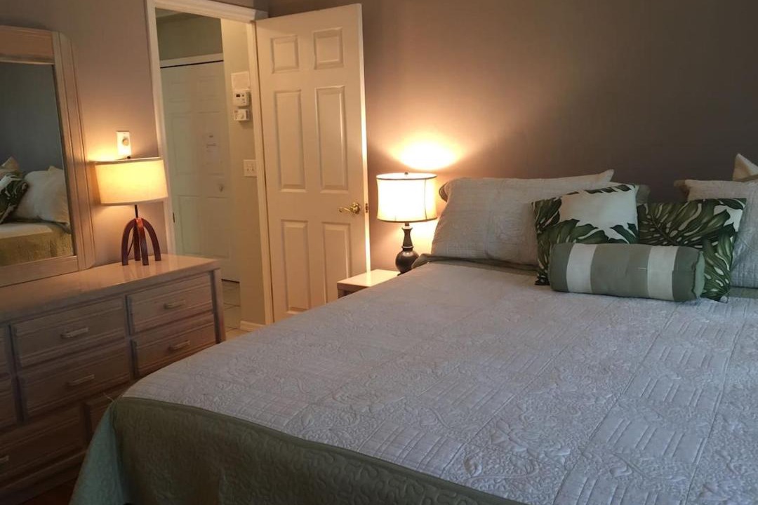 Photo of Bedroom in Mid Island
