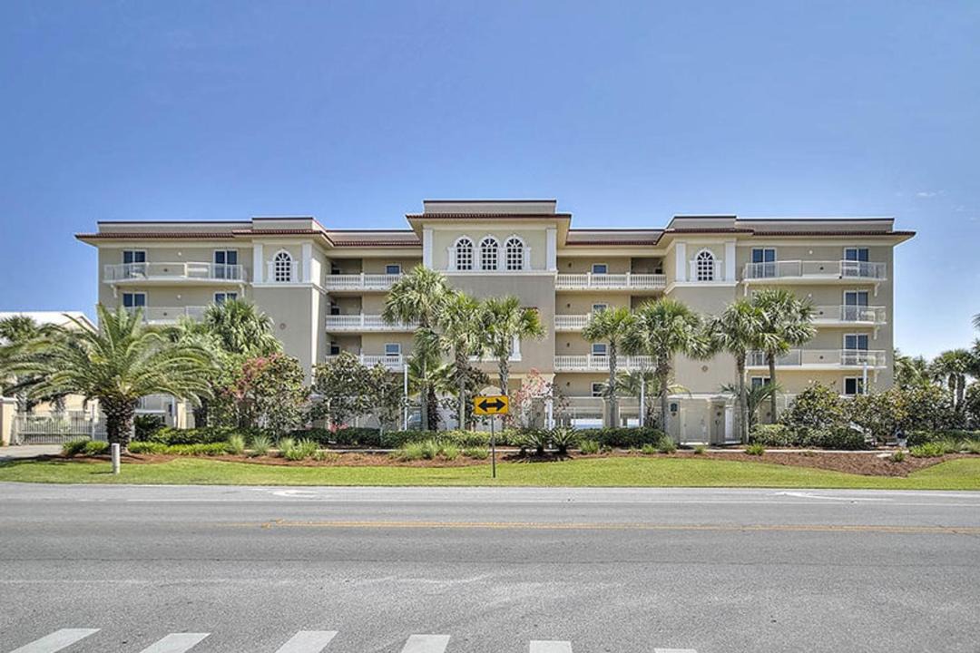 Photo of Buildings in Crystal Beach