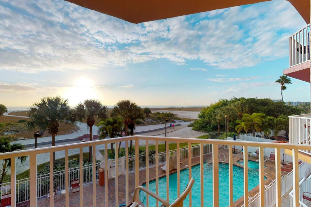 Photo of Patio Balcony in Treasure Island