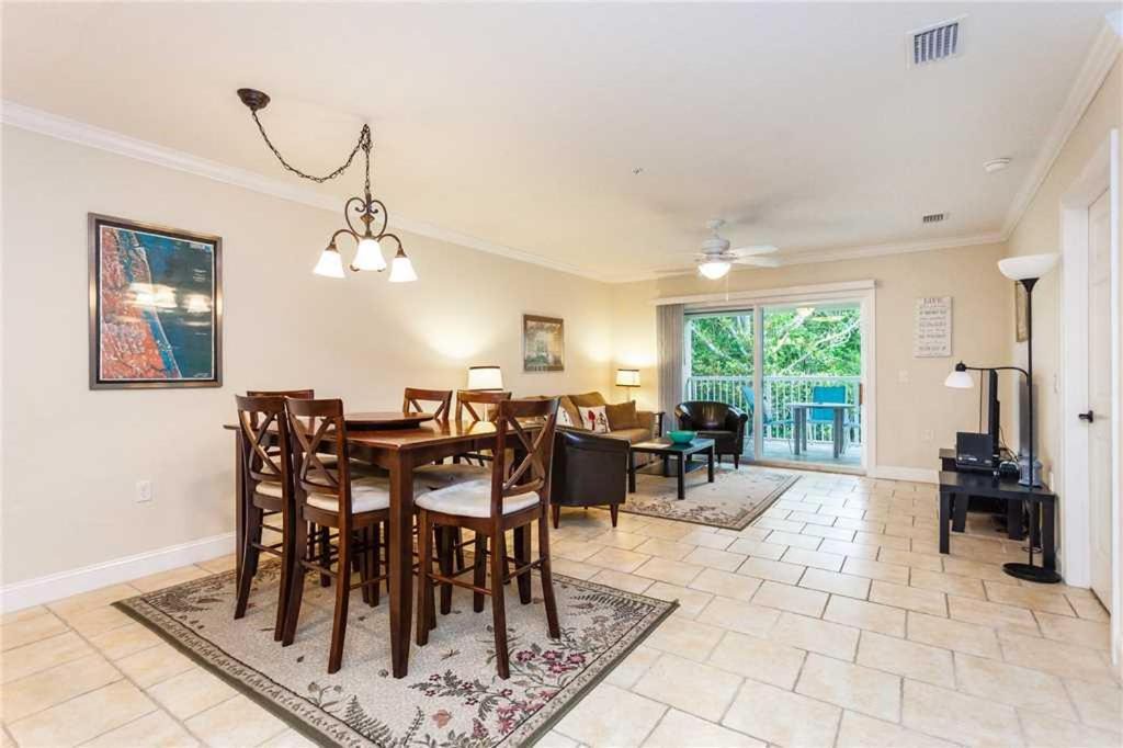 Photo of Livingroom in Ocean Reef
