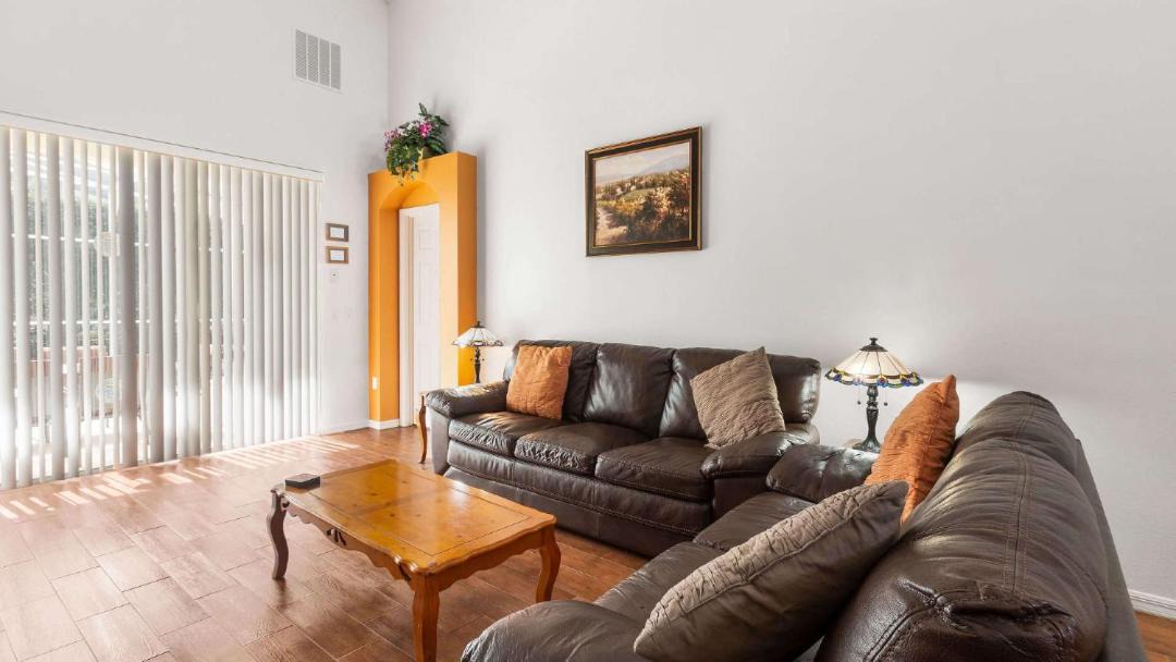 Photo of Livingroom in Westbury