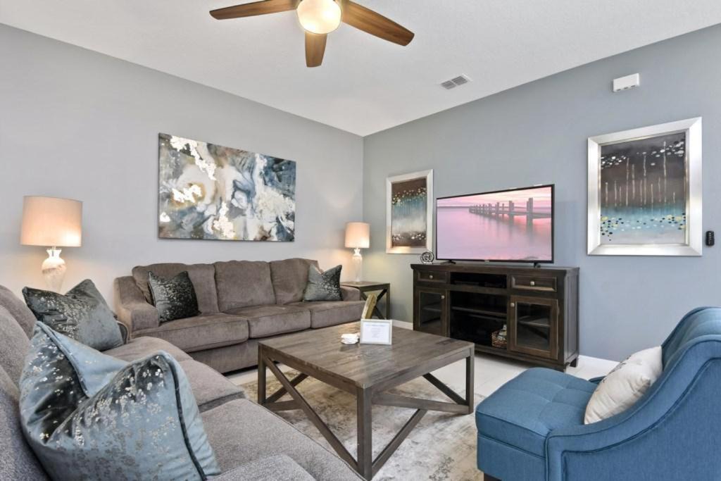 Photo of Livingroom in Four Corners